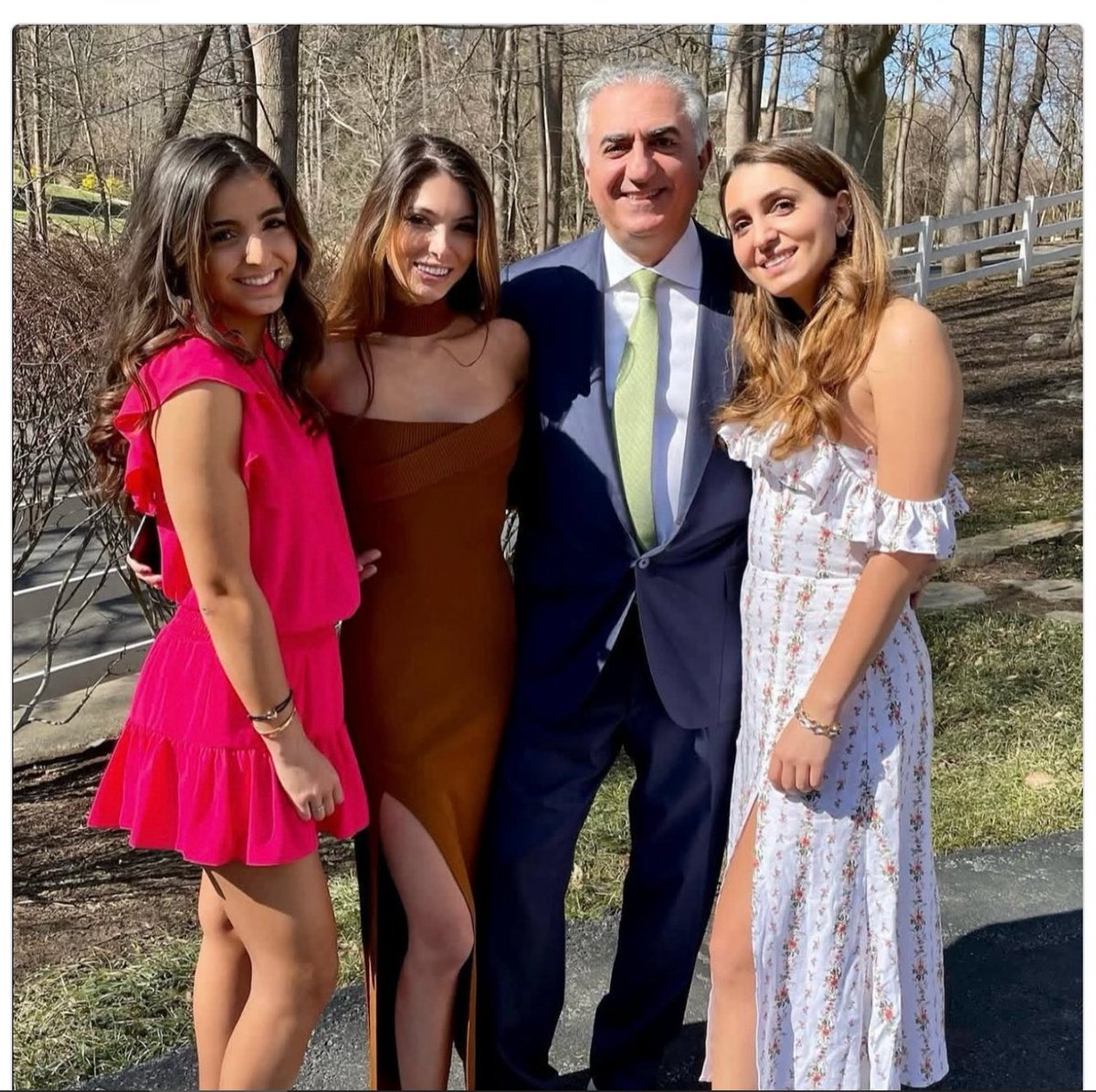 هر انتخابی جز پهلوی، انتخاب جمهوری اسلامیست!
#زنده_و_جاوید_باد_سلسله_پهلوی #KingRezaPahlavi