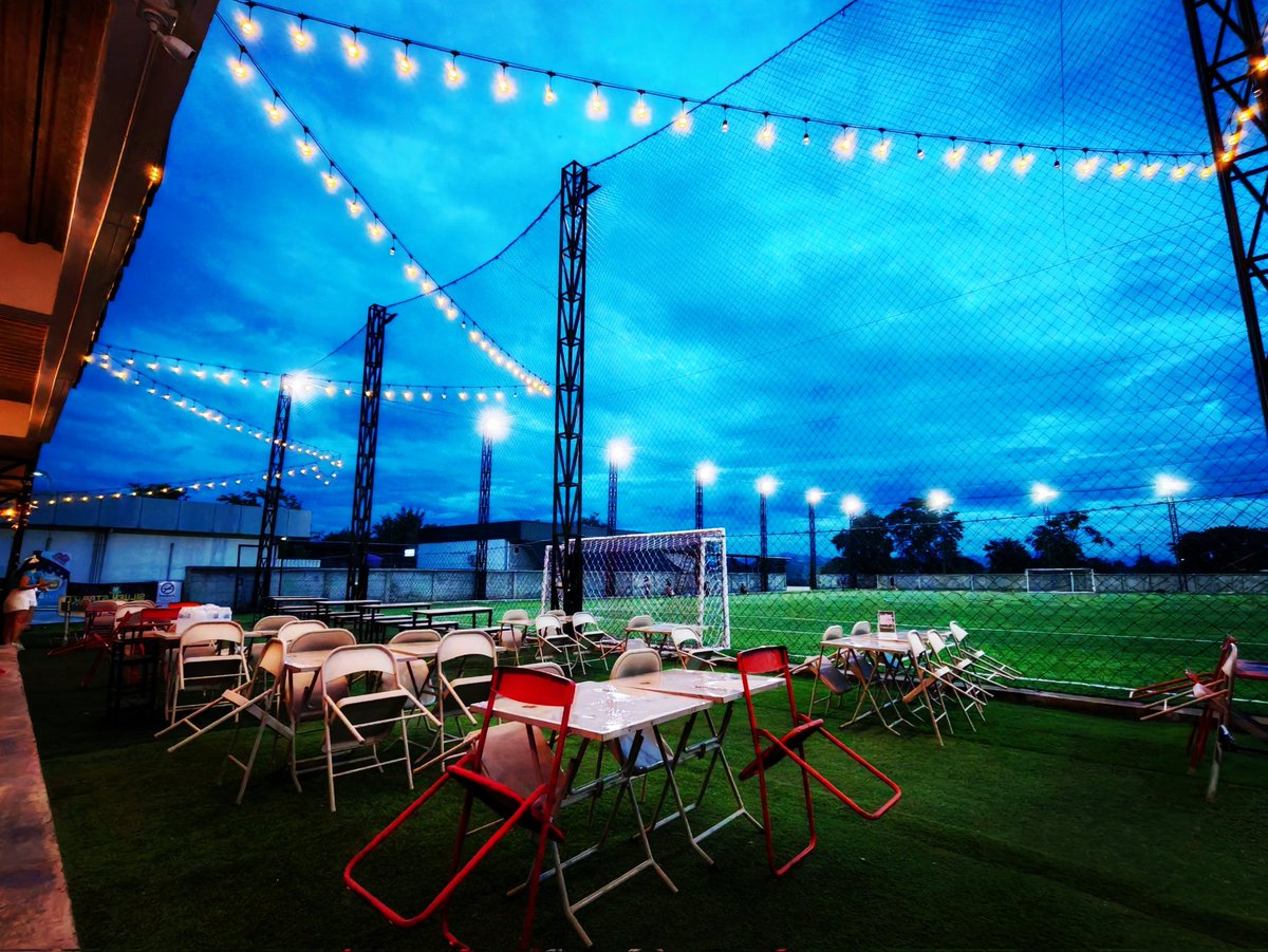 จะเตะบอล รึ จะกินเบียร์​ดี... ⚽ 🍺