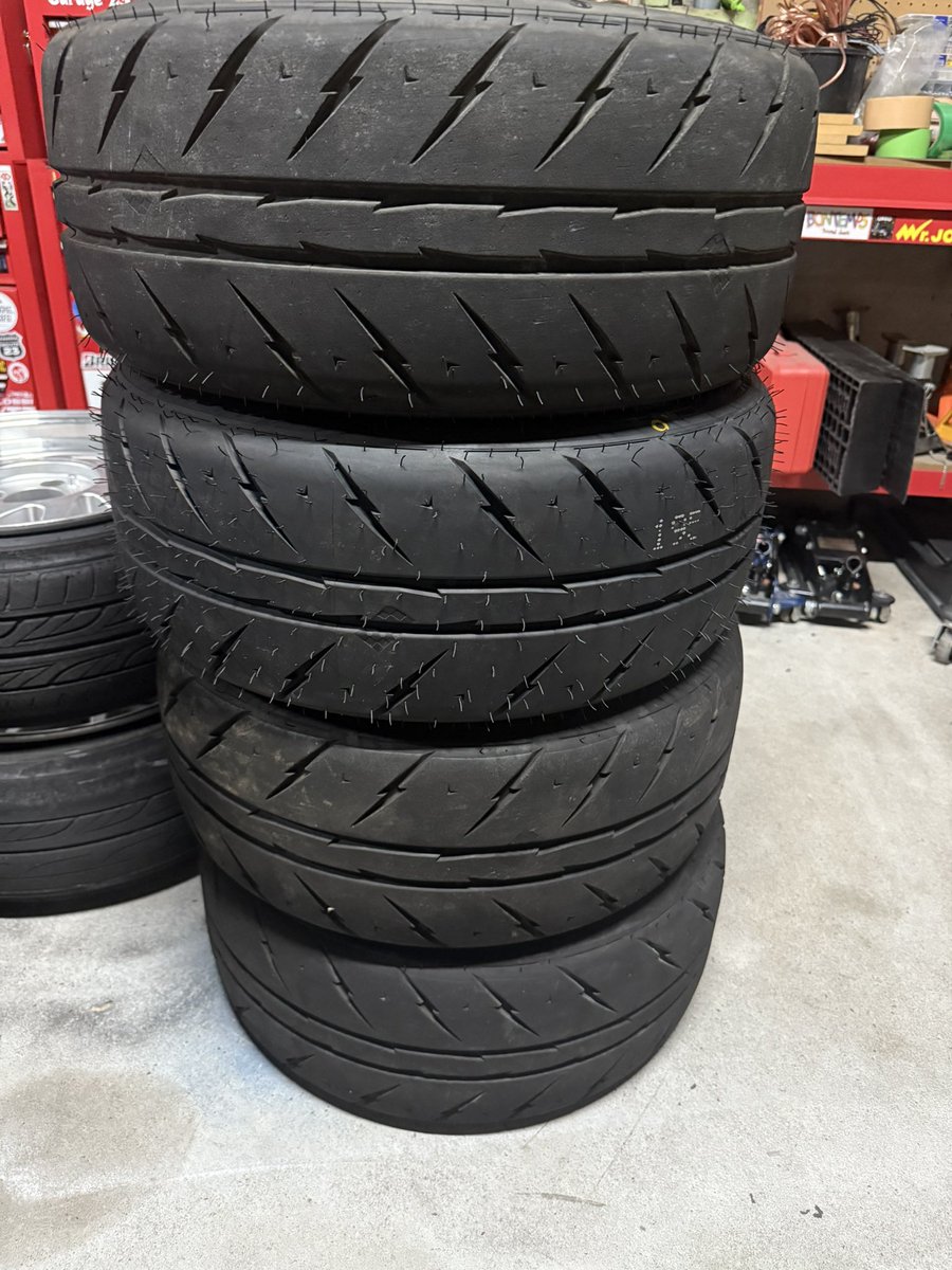 rrr_180sx's tweet image. タイヤ売ります
シバタイヤ
195/40R16
4本バリ溝(1本新品)
欲しい方いませんか??
3万くらいでどうすか??
2本は40kmくらい走りました。
1本新品、もう1本は10kmくらい走りました。
知り合い割、なー誰?割有です。