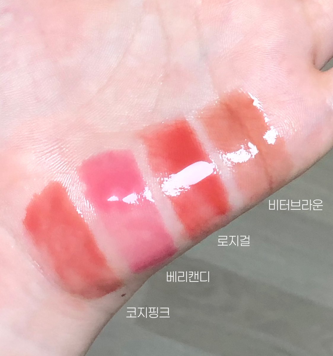 #광고 #RT이벤트 
✩토코보 쥬시 베리 플럼핑 립 오일

#RT 추첨 5 분께 립오일 4종 중 선택하신 
한 컬러 보내드립니다💕

매끈한 광택감에 투명한 컬러까지 입술을 너무 
예쁘게 만들어줘서 마음에 들었어요🥹

올리브영 세일 기간 동안 30% 할인된 가격에 구매하실 수 있어요🎶

타래로•••