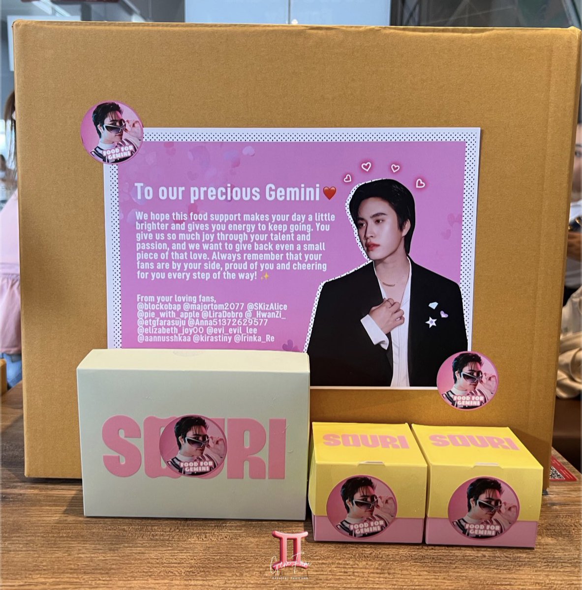 —-🍱  #GeminiFoodBox 😋
🎤•₊˚. #GFAWAKEConcertD1🕺🏻˚₊✩
#Gemini_NT #เจมีไนน์ <a href="/gemini_ti/">gemini_nt</a> 

🍽️ มาแย้วว เสิร์ฟมื้อค่ำให้น้องเจมด้วยอาหารญี่ปุ่นสุดโปรด 🍱🍣🍢  และ <a href="/souri_bkk/">SOURI</a> แสนอร่อยด้วยน้าา ทานเยอะ ๆ นะครับ ทานให้เต็มที่เต็มอิ่ม มีพลังกาย พลังใจเต็มเปี่ยมเลย ✨❤️✌️

Thanks for