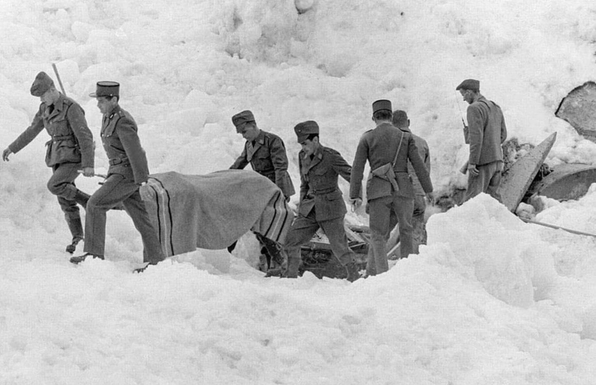 RosariaSuccurro's tweet photo. ⚫️ Sessant’anni fa, il 30 agosto 1965, il ghiaccio di Allalin si staccò dalla montagna e travolse il cantiere della diga di #Mattmark, in Svizzera. 

In quel disastro persero la vita 88 lavoratori, tra cui sette uomini di San Giovanni in Fiore https://t.co/3c3AmNezvi