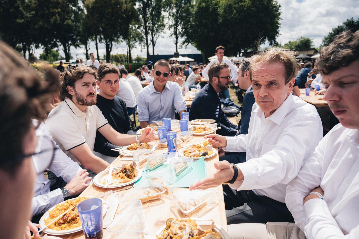 Les #HorizonsJeunes, venus des quatre coins de la France, réunis autour d’<a href="/EPhilippe_LH/">Edouard Philippe</a> et de nos élus pour parler avenir et espoir !

Haut les cœurs 💙