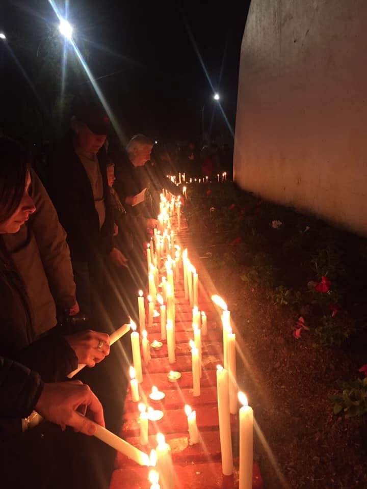 “Usted me busca
Y no me encuentra
Pero yo estoy aquí
Jamás me fui
Juan terminó la escuela
Y aunque muy tarde sea
Irá buscando la verdad
Usted y él, me encontrarán”

30 de agosto - Día de las víctimas de la desaparición forzada …nuestras y nuestros desaparecidos 
Siempre aquí 💜