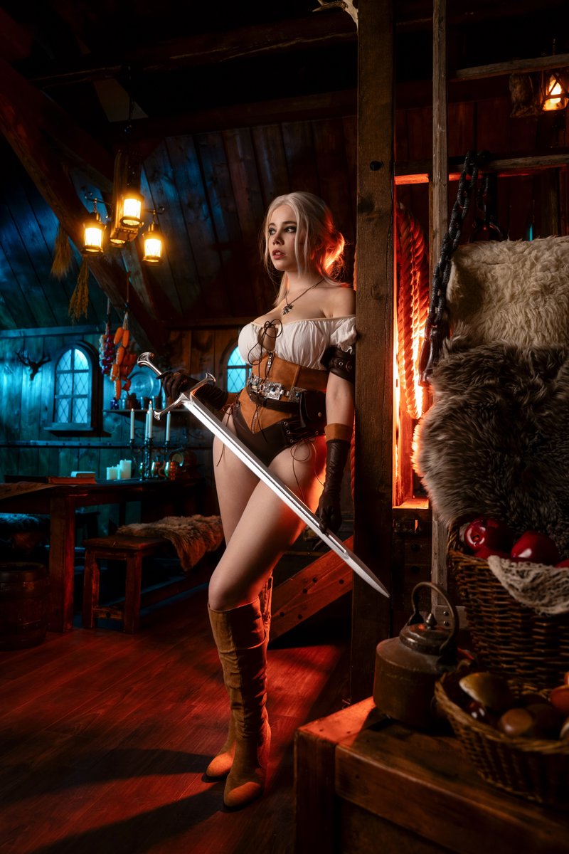 Ciri 🔥
Love the medieval setting ♥

picture <a href="/OH3_Studios/">OH3-Studios</a> 
#cosplay #ciri #ciricosplay #Witcher3 #witchercosplay