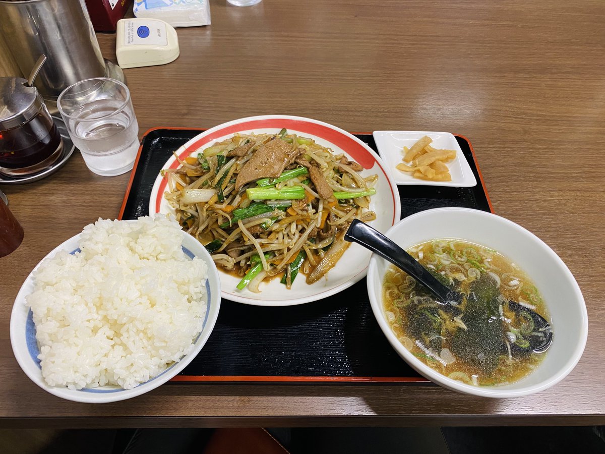 getch89's tweet photo. 木更津市"らいもん木更津店"

W牛もつ味噌ラーメン麺大盛り+サービスライス
レバニラ定食ご飯大盛り

超久しぶりに、らいもん！
今更ながら塩ラーメンが好きで良く食べてた記憶が蘇ったが後の祭り
欲望の赴くがままに頼んだら大量になってしまった
味良し量良し提供スピード良しで最高でした https://t.co/lDlDWHV928