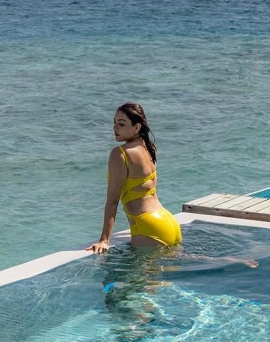 GzmoL_JWUAE7Lia?format=jpg&name=small