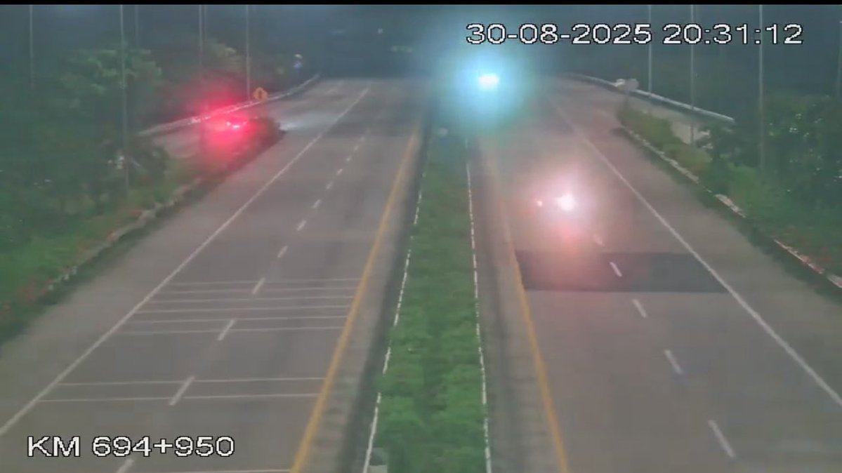 ASTRA Tol Jombang-Mojokerto (@astratoljomo) on Twitter photo 20.32 WIB — KM 694 - Lalu lintas terpantau lancar di kedua arah.
Utamakan keselamatan dan hati-hati dalam berkendara.
<a href="/RadioElshinta/">Radio Elshinta</a> <a href="/SonoraFM92/">Radio Sonora Jakarta</a> 20.32 WIB — KM 694 - Lalu lintas terpantau lancar di kedua arah.
Utamakan keselamatan dan hati-hati dalam berkendara.
<a href="/RadioElshinta/">Radio Elshinta</a> <a href="/SonoraFM92/">Radio Sonora Jakarta</a>