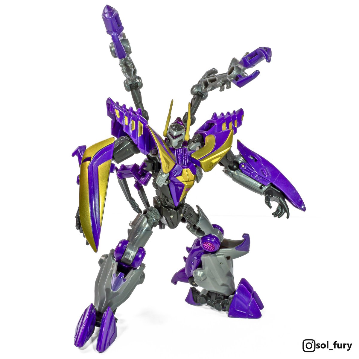 SolFury's tweet image. Kickback - Transformers Generations: Fall of Cybertron (Deluxe class, 2012)

I utterly love this monstrous reimagining of Kickback. I wish we'd gotten toys of the other two Insecticons as well.

#transformers 
#transformersstudioseries
#warforcybertron
#fallofcybertron