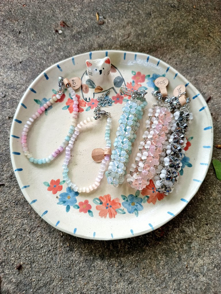 Pls Retweet

✨หาบ้านให้เครื่องประดับ🌟
สมทบค่าอาหารมนุดและแมส

สร้อยข้อมืองานลูกปัด
1-2 ลูกปัดตาแมว เส้นละ 100
3-4-5 คริสตัล+ตาแมว เส้นละ 300

ค่าส่งบ้านละ 50
สั่งสองชิ้นขึ้นไปส่งฟรีจ้า