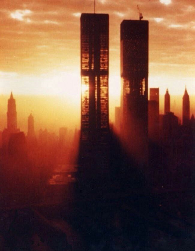 Las Torres Gemelas, cuando faltaba un año para que finalizaran su construcción, en 1972.

#NewYork