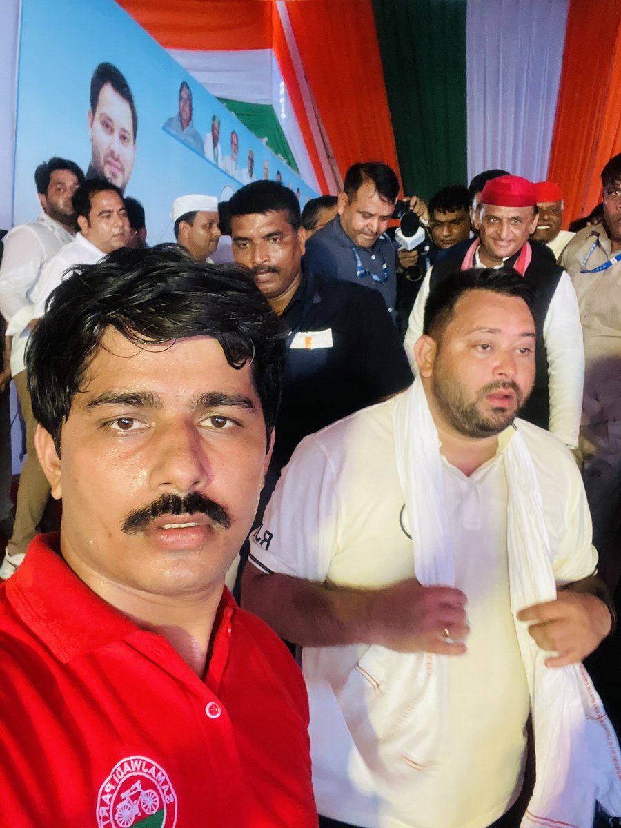 बिहार - वोटर अधिकार यात्रा के बाद ऐतिहासिक जनसभा में PAD नायक माननीय अखिलेश यादव जी  व बिहार के भावी सीएम श्री तेजस्वी यादव जी के साथ…

#186_विधानसभा_अमेठी 
#जयसिंह_प्रताप_यादव_अमेठी 
#186_vidhansabha_amethi 
#Jaysingh_Pratap_Yadav_Amethi