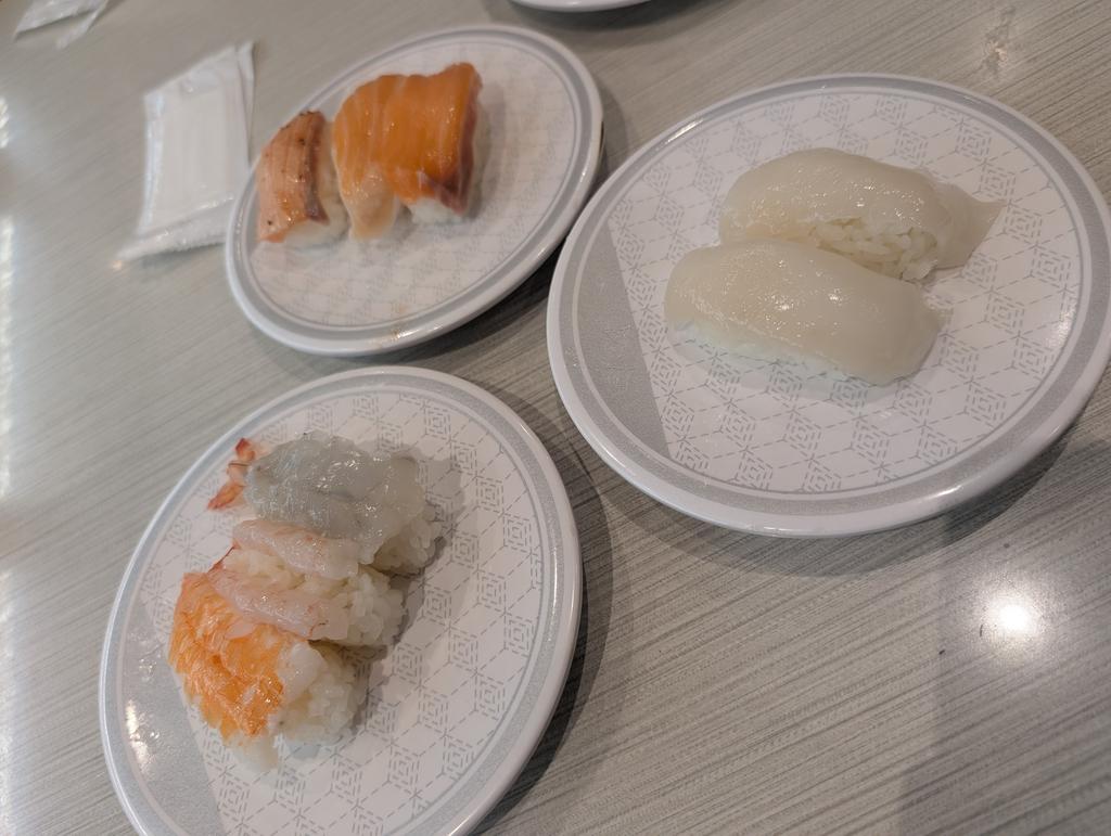 コイツまた寿司食ってんな