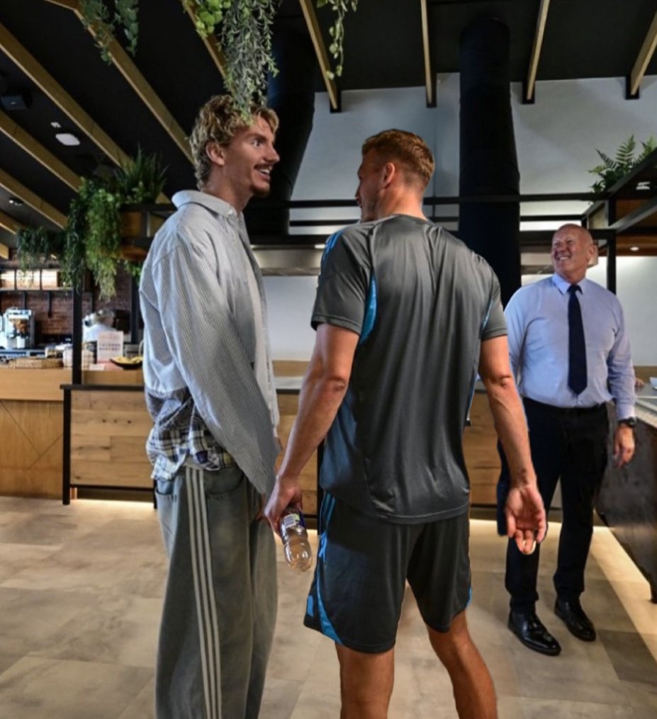 HOLY SHIT HE'S TALLER