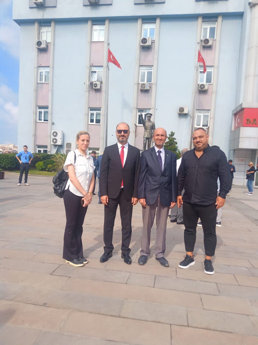 Gelecek Partisi Bahçelievler İlçe Başkanlığı olarak,  Bahçelievler Kaymakamlığımızın öncülüğünde icra edilen 30 Ağustos Zafer Bayramı çelenk sunma programına iştirak ettik. Cumhuriyetimizin kurucusu Gazi Mustafa Kemal Atatürk ve silah arkadaşlarını saygıyla anıyor ve