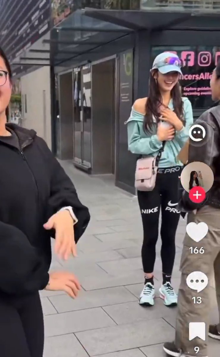 Danielle at the TCS Sydney Marathon Expo