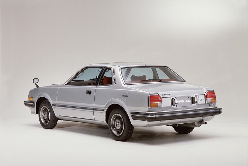 #とにかくプレリュードを貼ろう
小6の頃転校してきた友達の家の車が
実は｢初代プレリュードだった｣と大学で車好きになった私は気づいたのだった💧
ちなみに麦茶ではなく
生まれて初めて烏龍茶を飲んだのもその同級生の家での話
とにかくハイカラなお宅だった😌