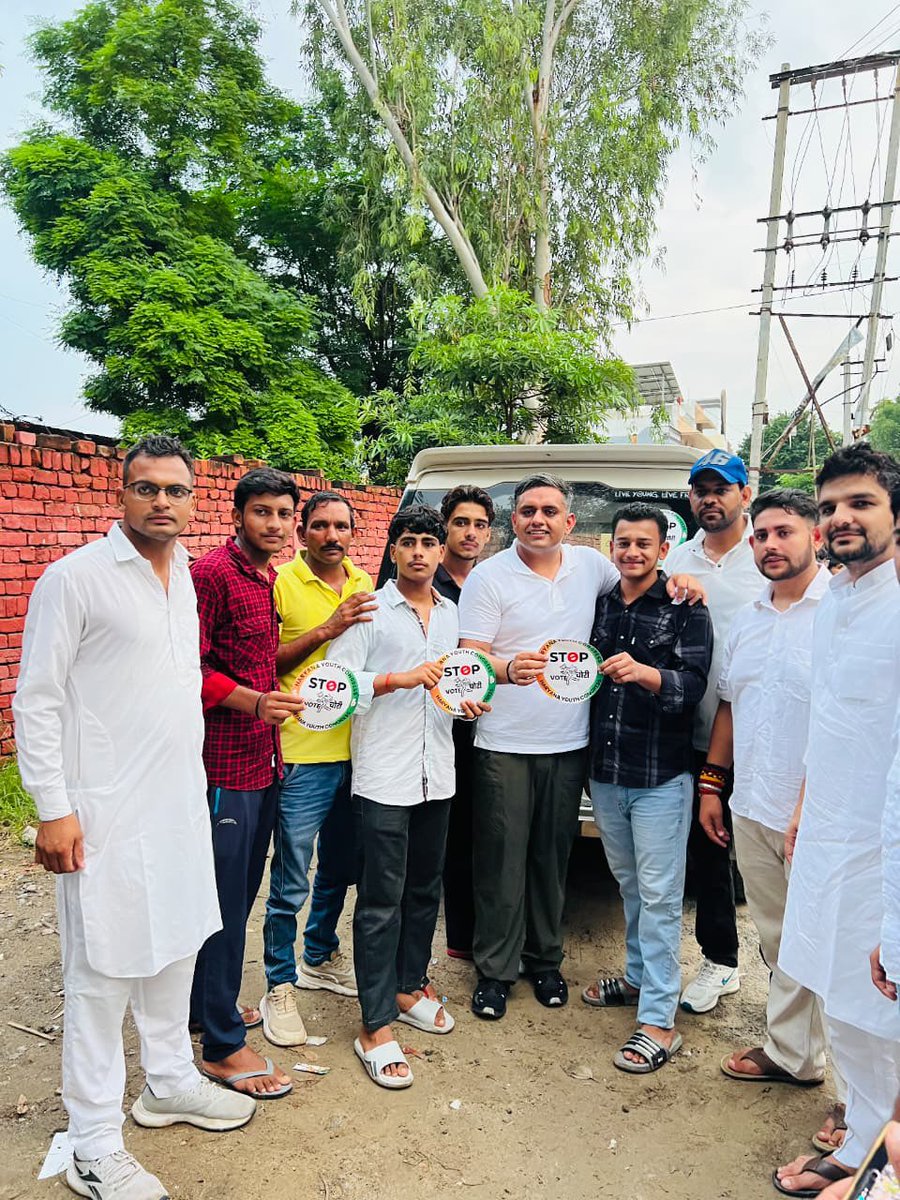 kataria_nishit's tweet image. 📍 जींद
“🚨 STOP VOTE CHORI 🚨” स्टीकर अभियान हरियाणा युवा कांग्रेस ने शहर में जगह-जगह स्टीकर लगाकर चलाया।

✊ संदेश साफ़ है —
🔹 हर वोट की रक्षा होगी
🔹 वोट चोरों की हार होगी
🔹 लोकतंत्र पर कोई डाका नहीं डाल सकेगा

#StopVoteChori #HaryanaYouthCongress #Jind #VoteChori…