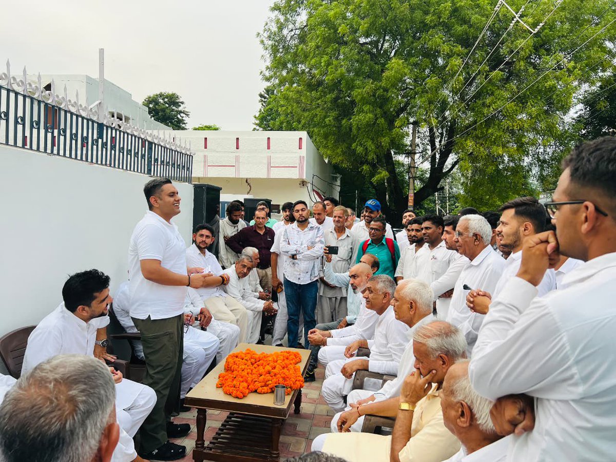 kataria_nishit's tweet image. 📍 जींद
“🚨 STOP VOTE CHORI 🚨” स्टीकर अभियान हरियाणा युवा कांग्रेस ने शहर में जगह-जगह स्टीकर लगाकर चलाया।

✊ संदेश साफ़ है —
🔹 हर वोट की रक्षा होगी
🔹 वोट चोरों की हार होगी
🔹 लोकतंत्र पर कोई डाका नहीं डाल सकेगा

#StopVoteChori #HaryanaYouthCongress #Jind #VoteChori…