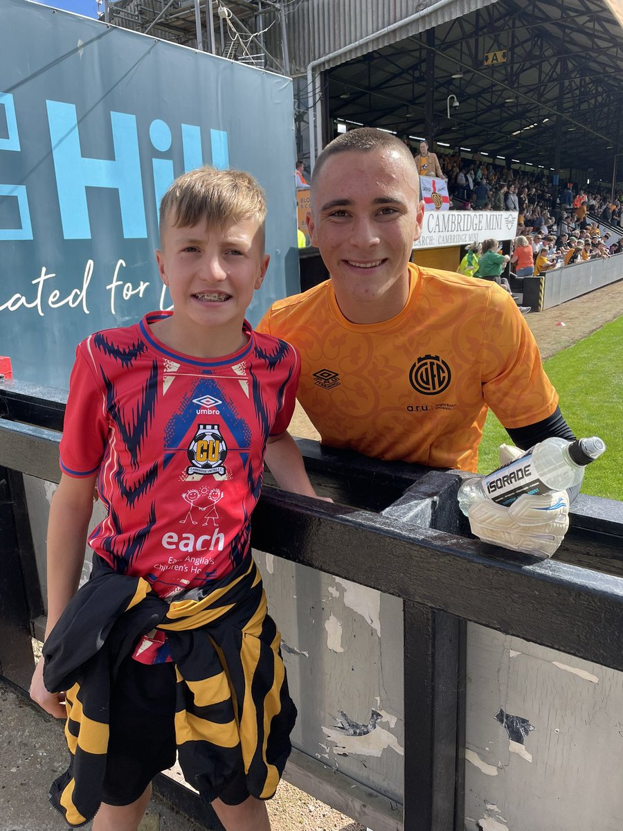 Craig Hammond (@craighammond9) on Twitter photo Sunny Saturdayโs at the Abbey and a quick selfie with one of his GK coaches ๐๐ค Sunny Saturdayโs at the Abbey and a quick selfie with one of his GK coaches ๐๐ค