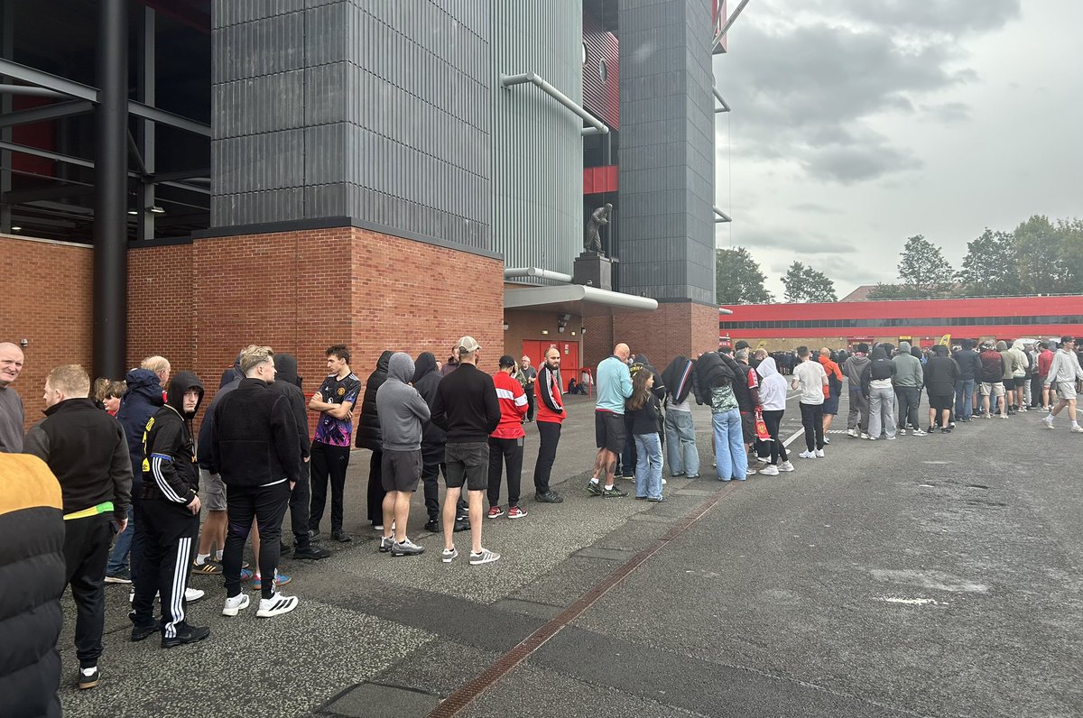 10 mins before kick off .. and apparently it’s not the clubs fault ! Fucking shambles