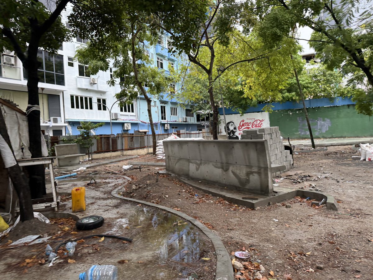 MaleCitymv's tweet photo. ގަލޮޅު ސިޓީ ޕާކު ތަރައްޤީކުރުމުގެ މަސައްކަތް ކުރިއަށްދާ ގޮތް މޭޔަރ @adamazim ބައްލަވާލެއްވުން
#BadhaluvamundhaaMale
#MCCProjects https://t.co/CCWchCLi9C