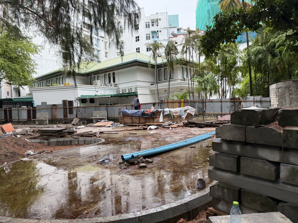 MaleCitymv's tweet photo. ގަލޮޅު ސިޓީ ޕާކު ތަރައްޤީކުރުމުގެ މަސައްކަތް ކުރިއަށްދާ ގޮތް މޭޔަރ @adamazim ބައްލަވާލެއްވުން
#BadhaluvamundhaaMale
#MCCProjects https://t.co/CCWchCLi9C