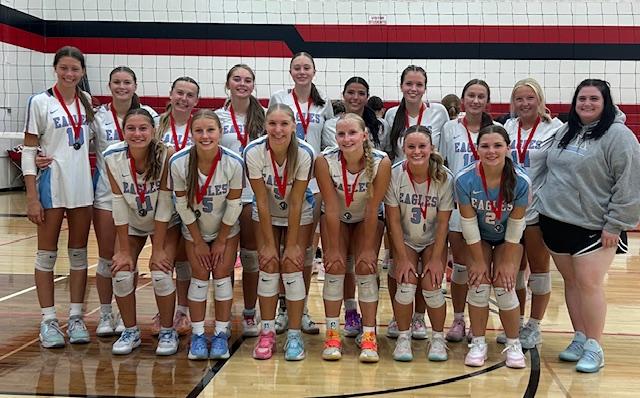 Congratulations to the varsity volleyball team on their impressive 2nd place finish at the Green Bay East Invitational! They team played numerous tough matches and showed incredible determination throughout the tournament.  #SDEagleStrong