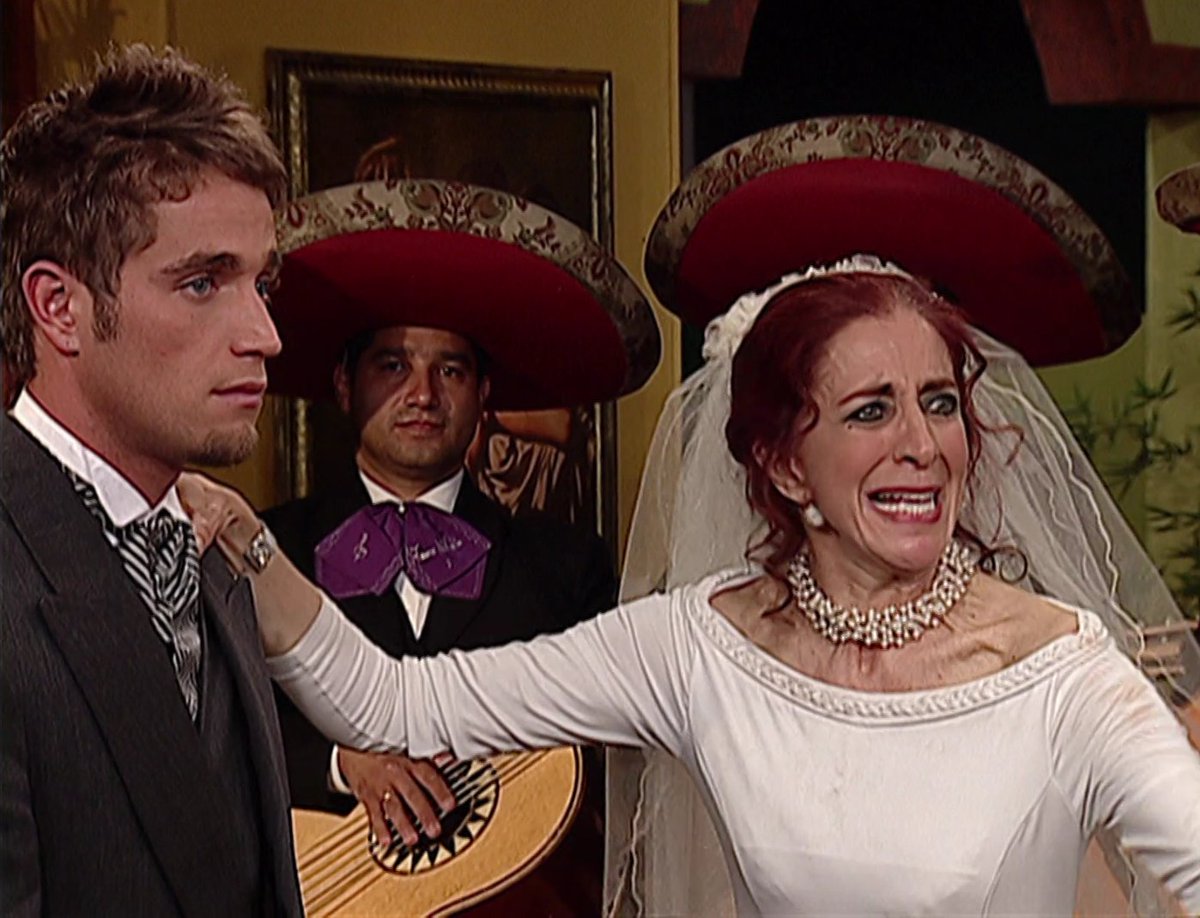 PasdeGavilanes's tweet photo. #PasiónDeGavilanes #PDG51 La Hacienda Trueba se convierte en una fiesta para celebrar la unión de los nuevos esposos. https://t.co/V6A1MbVj5q
