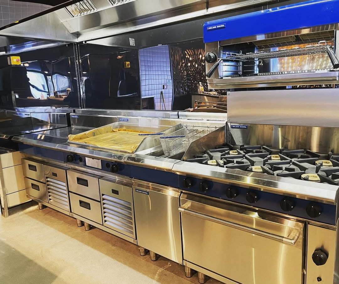 #BlueSeal Evolution now offers an expanded, more functional range of equipment that delivers  more configuration options and blistering performance.✅
Modular, sleek and powerful.
ow.ly/q9GF50WEYxZ
 #griddles #deepfryers