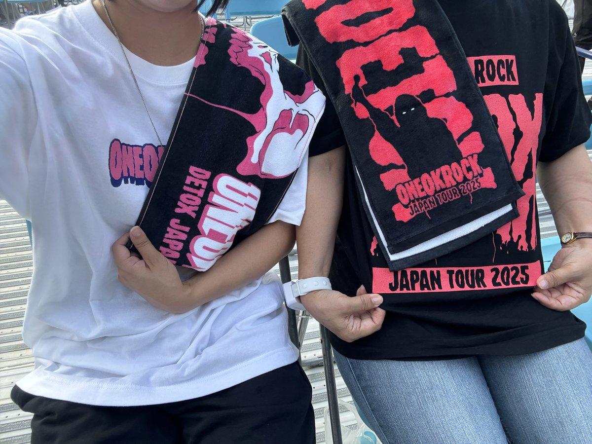 419tk__'s tweet photo. ワンオク参戦してきたー！！
セトリは言うまでもなく！
チコもpaleduskも激アツだった❤️‍🔥
ボーカルさんが叫んだ時に
ぴょんぴょん飛び跳ねてたら
めちゃわろててうれしかった笑
Takaの声が心配だけど、
このまま何事もなく走り抜いて欲しい！！
とーるちゃんとってもかっこよかった

#ONEOKROCK https://t.co/JqmVWL65kS