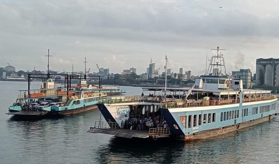 FerryKenya's tweet image. #ferrykenya 
We have four  ferries in operation. 
Safety is key to all of us .
Kindly observe the safety measures in place.
We wish  you a wonderful evening 
 #likoniferry  #PSSDTransport #Kenya_Ports #kmakenya #TransportKE #ntsa_kenya