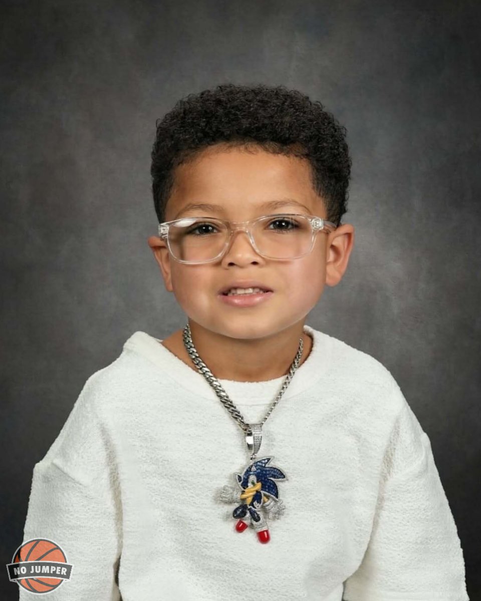 rapoutcontext's tweet image. O filho de XXXTentacion, Gekyume em sua foto no primeiro ano escolar.

Idênticos