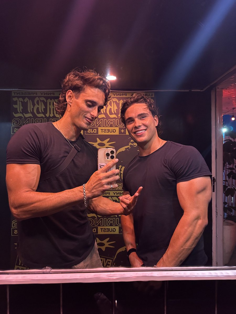 CMONEY121202's tweet image. who’s ready to goon 🤑🤑 @JMONEYaus  and @Fmoney007 and me draining tonight 🤑🤑