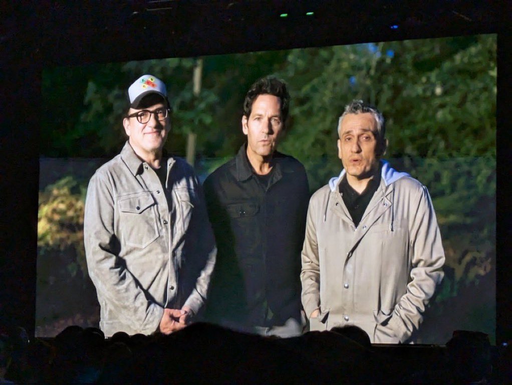 cosmic_marvel's tweet image. The Russo Brother and Paul Rudd have sent in a video message from the set of ‘AVENGERS: DOOMSDAY’ for attendees at Destination D23.

(📸: @TheDBCPod)