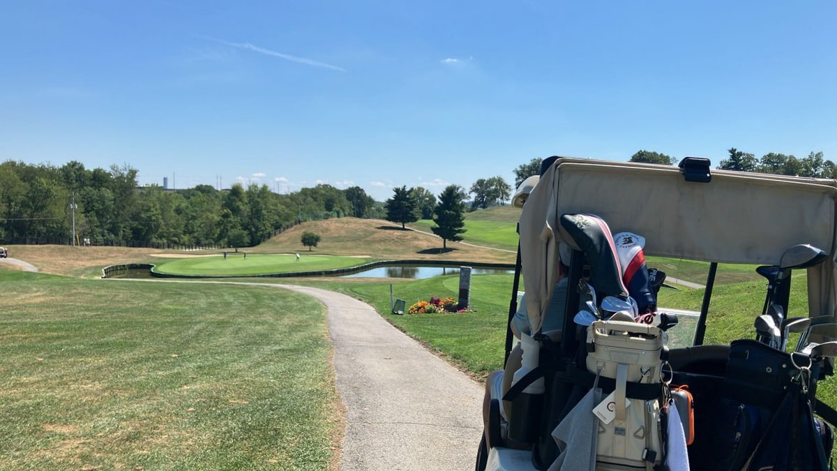 harriet19861221's tweet image. Sunny days and perfect greens 🌞⛳️! Nothing like a peaceful round of golf to unwind and enjoy nature. #GolfLife #PerfectDay #OnTheCourse #NatureLovers