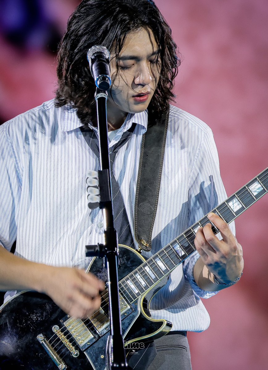 250830 
#성진 #SUNGJIN #데이식스 #DAY6

🎸