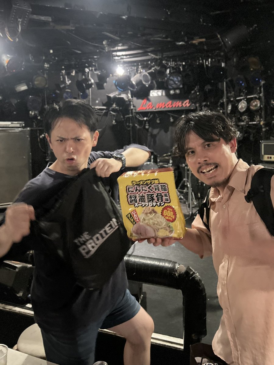 第４２８回
ラ・ママ新人コント大会

準一本ネタコーナー優勝の
#相性はいいよね さま
おめでとうございます㊗️

武内製薬賞のプロテイン 
#にんにく背脂醤油豚骨 ❗️