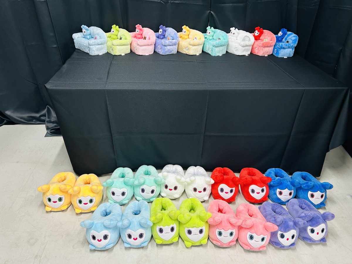 nynwicecart's tweet photo. OMGGG THE LOVELYS SLIPPERS AND TISSUE BOX 😭😭😭 https://t.co/wriW80MYXd
