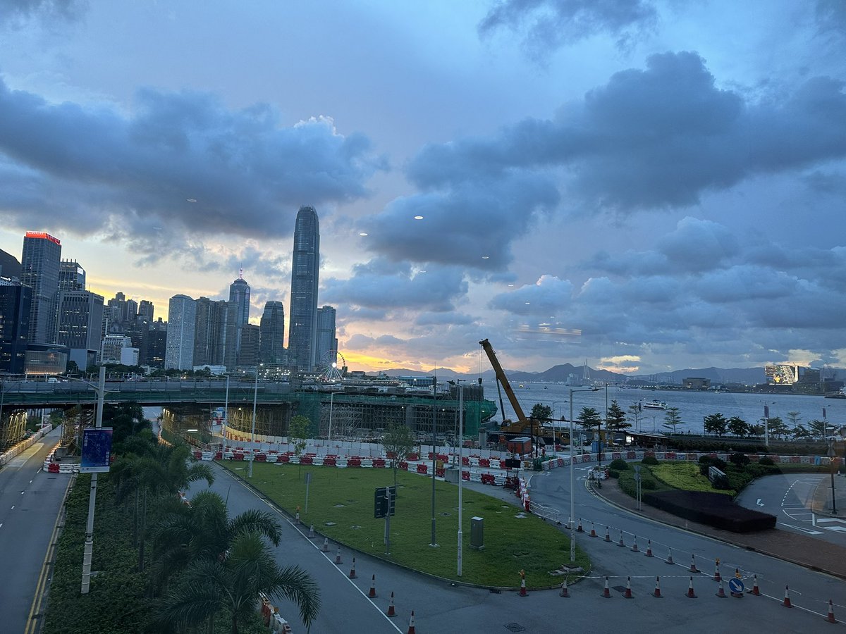 #BitcoinAsia 圆满结束啦，不想写小作文，简单写写心得体会

Mass adoption真的要来了，包括CCTV、TVB、Bloomberg、法新社在内的主流媒体都到场报道了，还有专程带着5岁小朋友从大陆来参会的家庭、以及非常多从事其他行业的人询问怎么用BTC购票