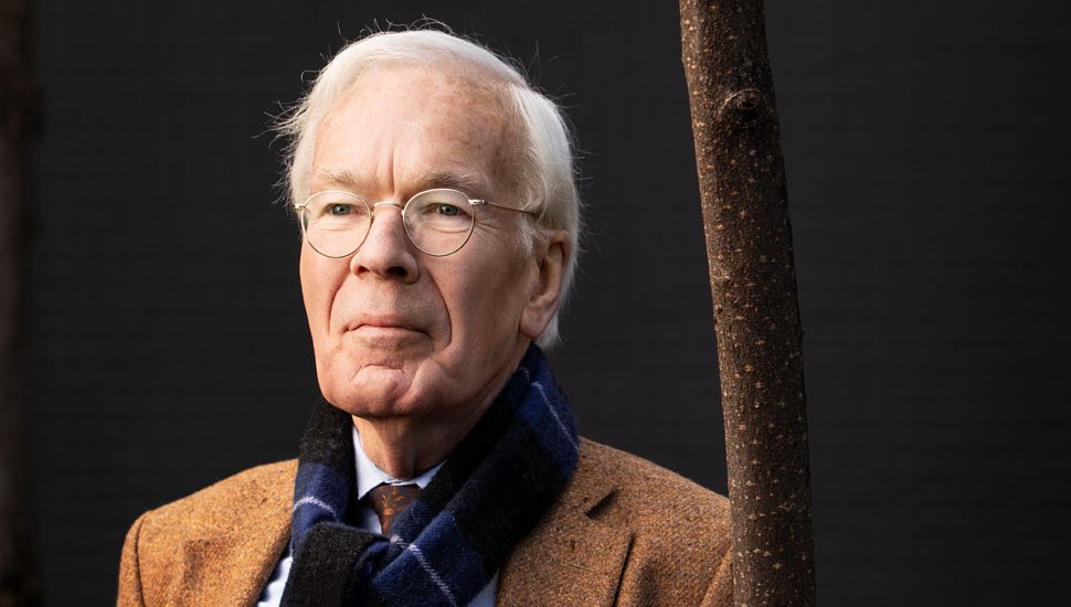 RPJ_Hendriks's tweet image. HERMAN TJEENK WILLINK 

“Het functioneren van de overheid holt de democratische rechtsorde uit. De democratische rechtsorde is het laatste en het enige gemeenschappelijke fundament wat we nog hebben. Zónder geldt het recht van de sterkste.”

1/8