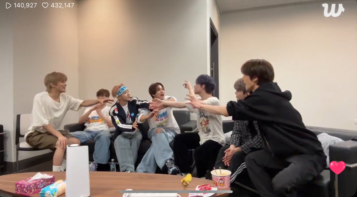 najaeispua's tweet photo. เป็นรูปที่มีเสียงทะลุออกมามาก555555555555555555555 https://t.co/oz7DKZCVMm