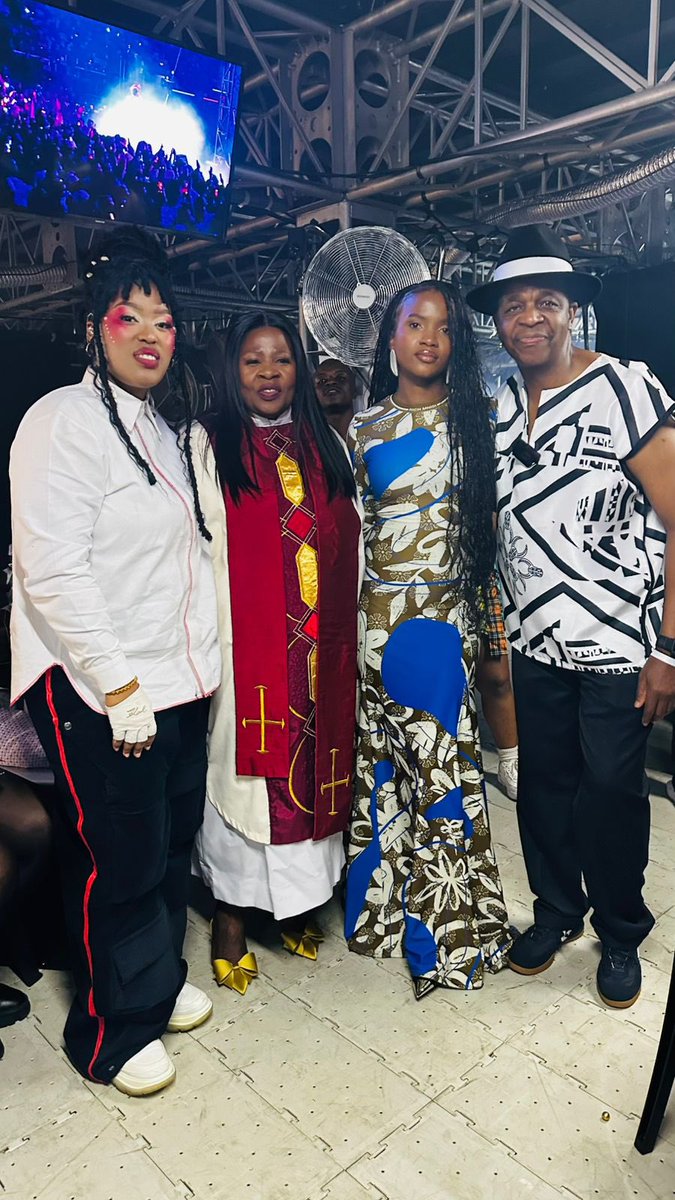 OskidoIBelieve's tweet photo. Loftus became sacred ground.
@djmaphorisaโs mother watched her son & #Kabzadesmall make history ๐ฆ๐
Fans, artists, and ancestors felt that energy.
This was bigger than music.
#ScorpionKings #LoftusStadium #HistoryMade #DivineTiming https://t.co/h7fCFfdAnJ