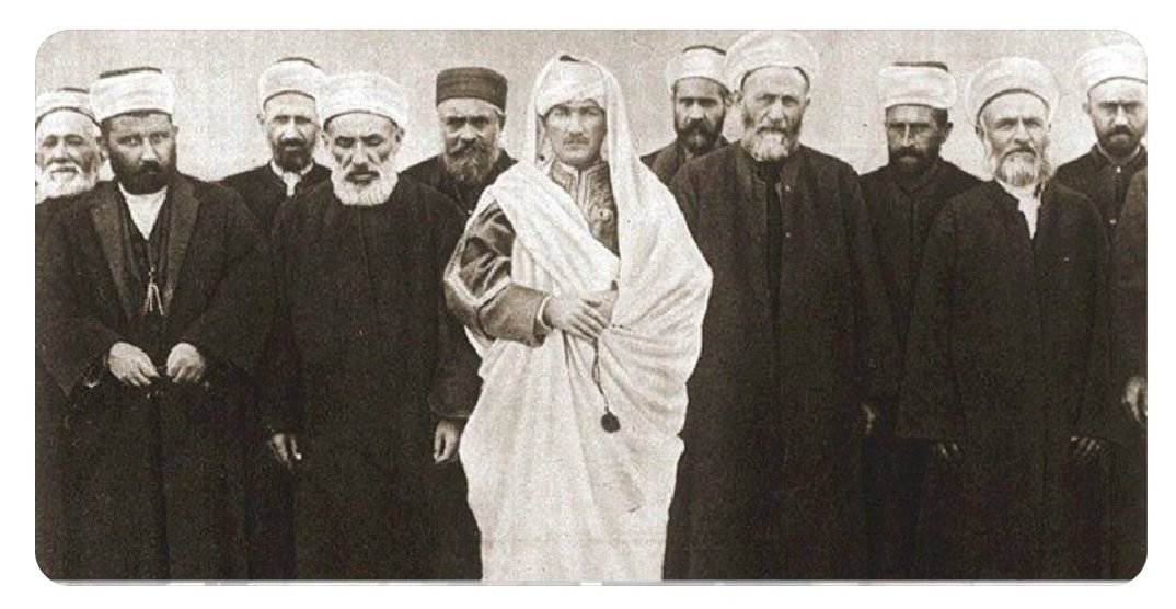 Çöken ve işgal altında olan ulusa liderlik yapan bir kişiliğin algıladığı İslam başka, kahvehane köşelerinde " Mustafa Kemal dinsizdi, içerdi" lakırdıları yapan kişiliğin algıladığı İslam başkadır.
Bu vatanın kurtuluşu için savaş veren aksakallıların, aksaçlıların,