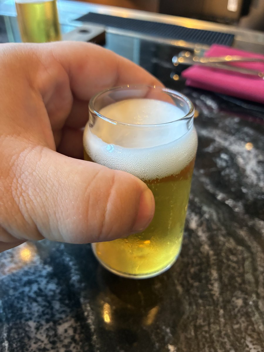 ABCrewInc's tweet image. About to leave from my vacation. Got a flight of beer and feel like Andre the Giant!