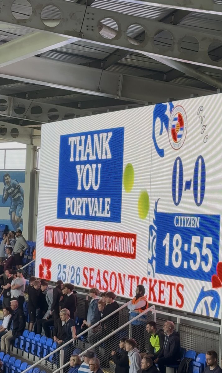 Simps100's tweet image. Anyone else notice the tennis balls on the big screen in the 18th minute? 😅 #readingfc