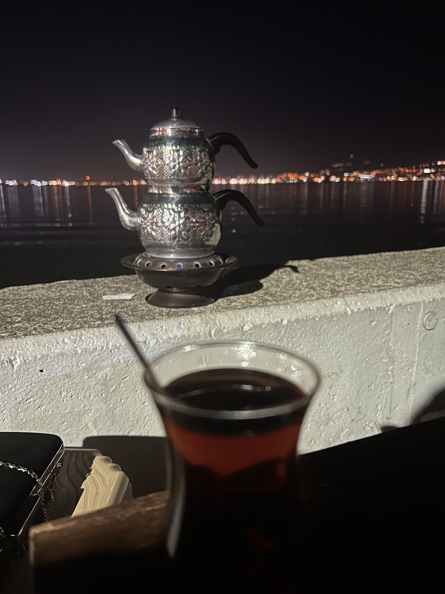 Körfezde denize karşı çay içmek bir başkadır. Bugünlerde anın kıymetini iyi bilmek lazım.