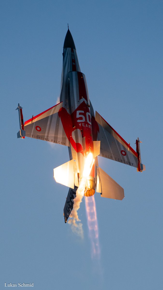 aviation_schmid's tweet photo. Roskilde Airshow 2025 π©π°
Denmark Air Force / F-16AM / E-006 /
#AvGeek #planespotting #planes #planespotter #aviation #aviationphotography #airshow #roskilde #roskildeairshow #denmarkairforce https://t.co/ir4q4ZEfwu