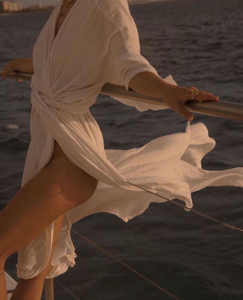 Gitana1369877's tweet photo. "I hear the wind blow,and I feel that it was worth being born just to hear the wind blow”( Fernando Pessoa) https://t.co/XQh2kwochA