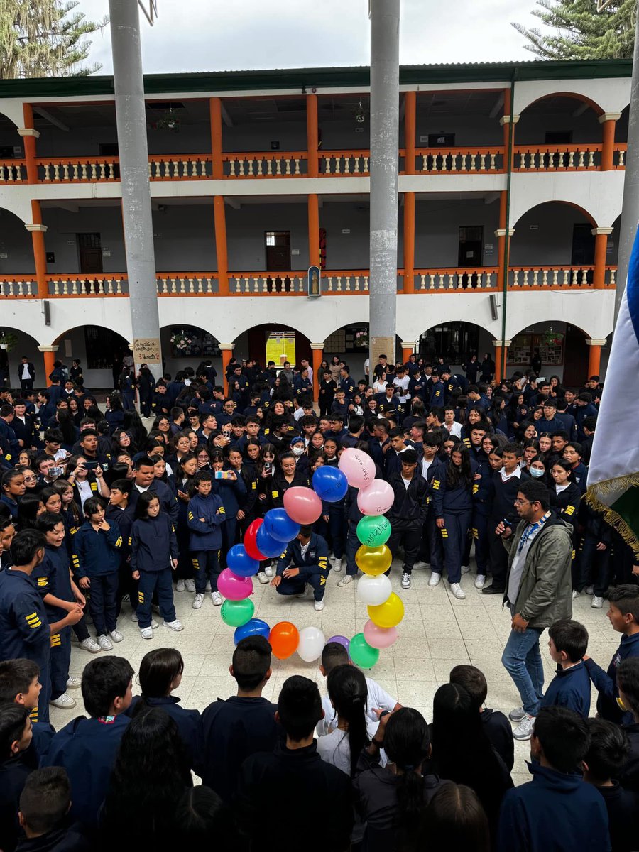 faberburgos's tweet image. En la búsqueda de esa ciencia divertida, han pasado un montón de cosas, muchas de las cuales me debo a un equipo y a una familia que como yo sueñan… #SERASpace